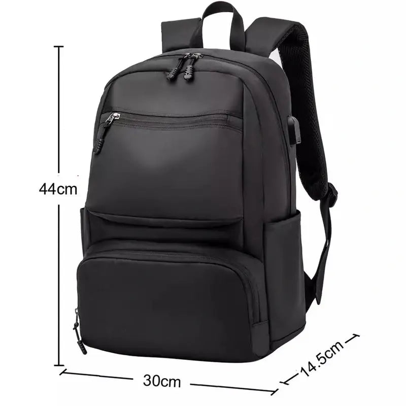 Sac d école garçon en noir avec compartiments zippés, poches latérales et port USB